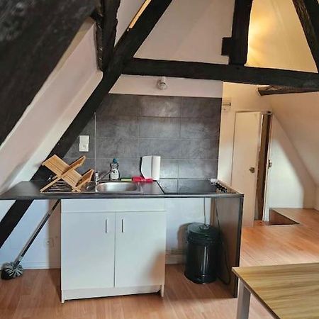 Le Petit Medieval Apartment Montluçon Екстериор снимка