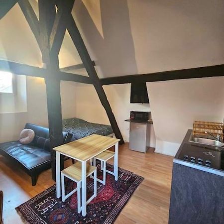 Le Petit Medieval Apartment Montluçon Екстериор снимка